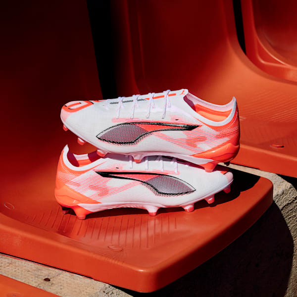 Chaussures de soccer à crampons pour terrain ferme ULTRA 5 ULTIMATE Homme, PUMA White-PUMA Black-Glowing Red, extralarge
